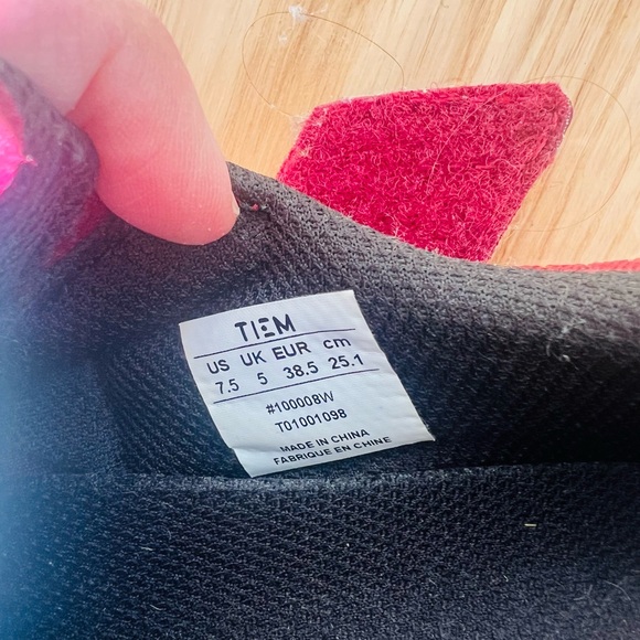 Excellent condition spin shoes—worn 4 times - Picture 4 of 4